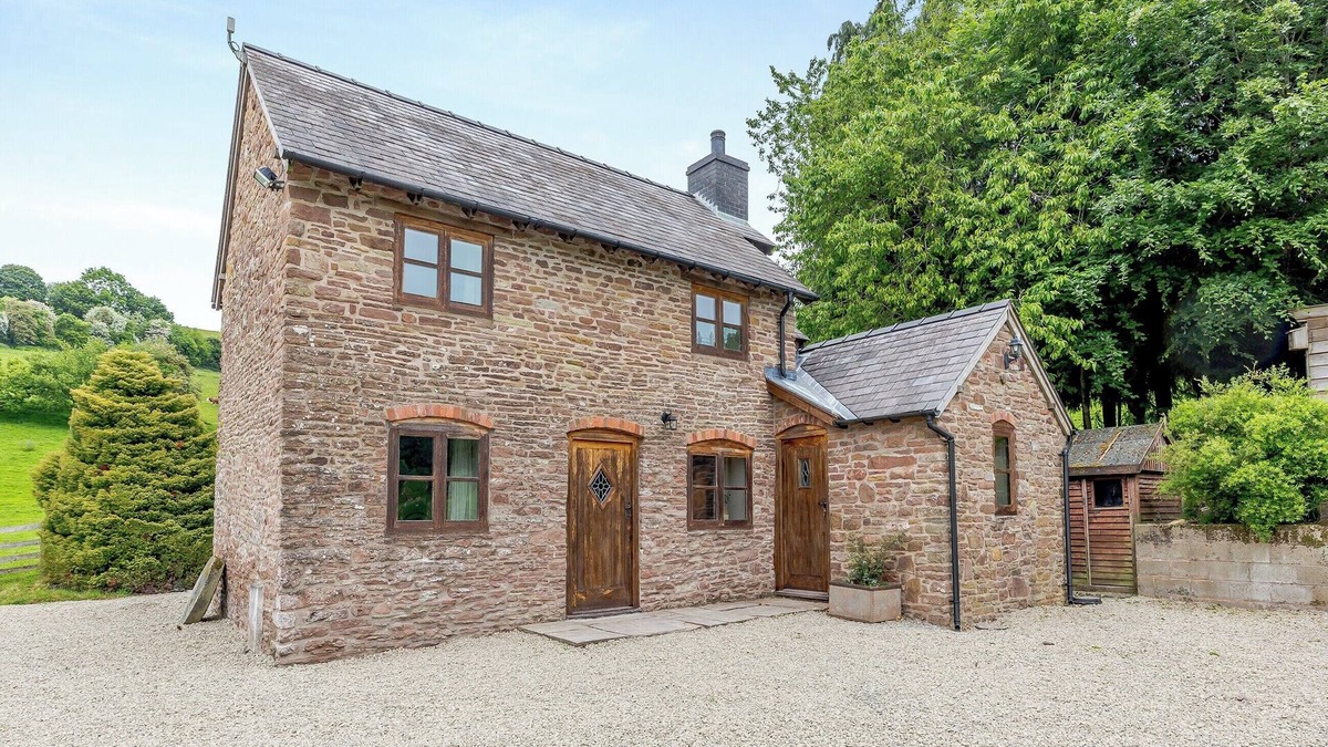 Clee Saint Margaret Cottage | 2 bedroom accommodation in Clee St. Margaret, near Craven Arms