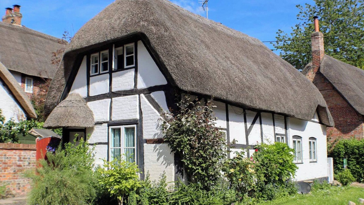 Marlborough Cottage | 2 bedroom accommodation in Wootton Rivers, near Marlborough