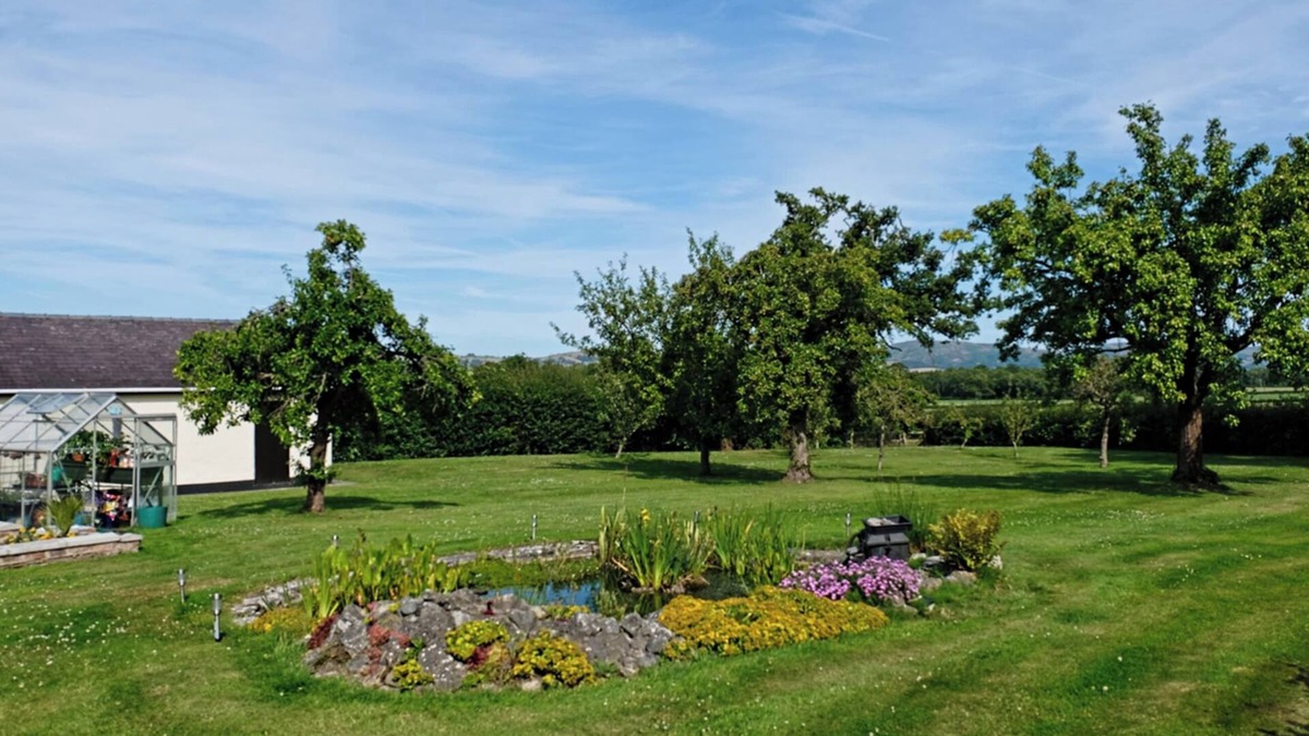 Saint Asaph Cottage | 2 bedroom accommodation in Cefn, near St Asaph
