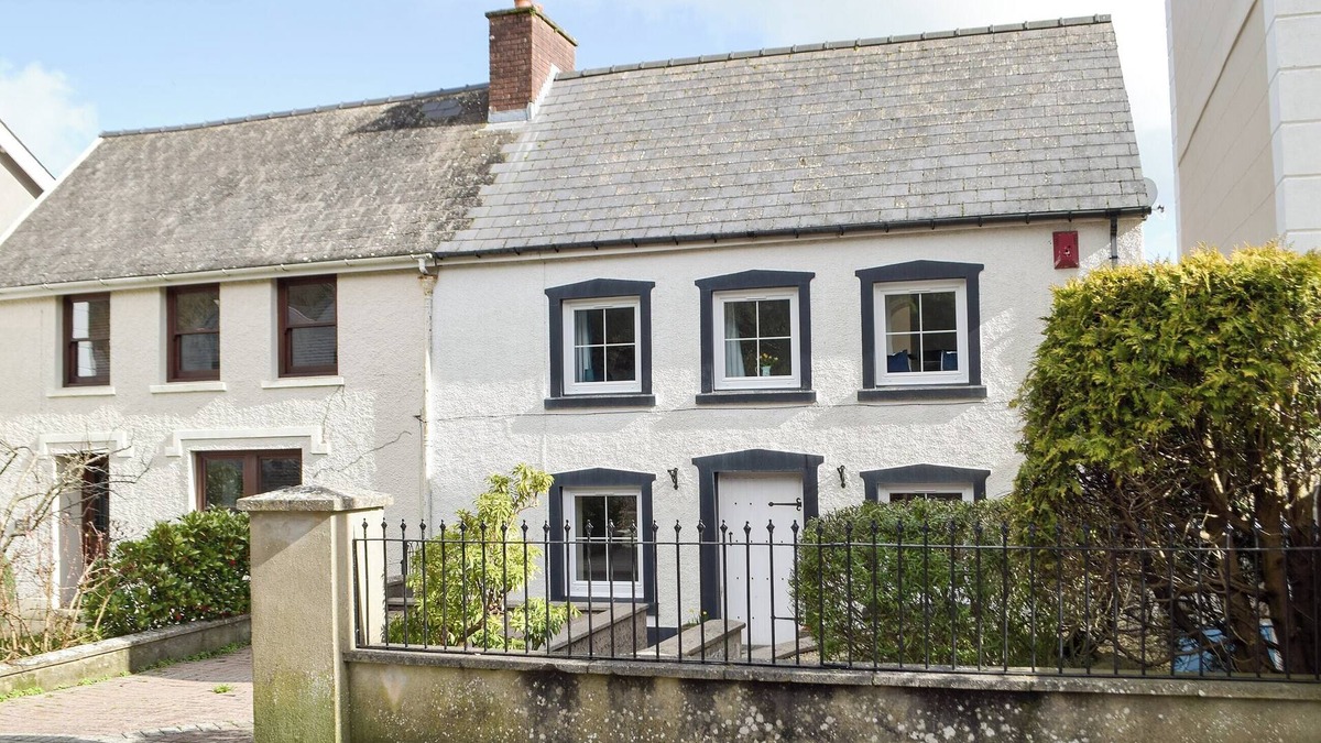 Llansteffan Cottage | 2 bedroom accommodation in Llansteffan, near Carmarthen