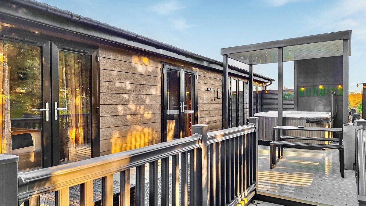 Raywell Ski Chalet | 2 bedroom accommodation in Raywell, Beverley