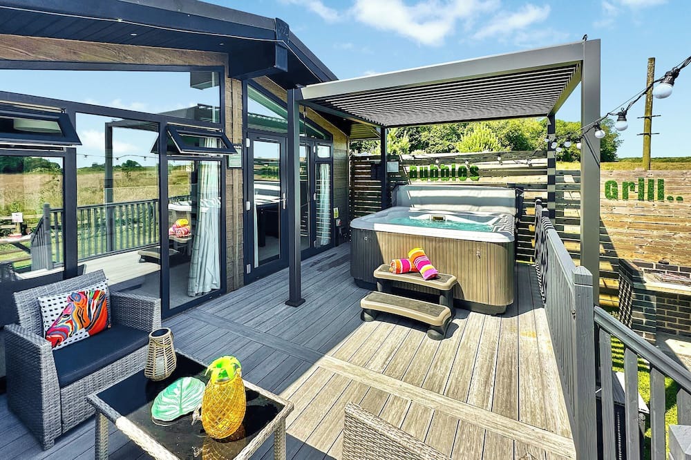 Raywell Ski Chalet | 2 bedroom accommodation in Raywell, Beverley