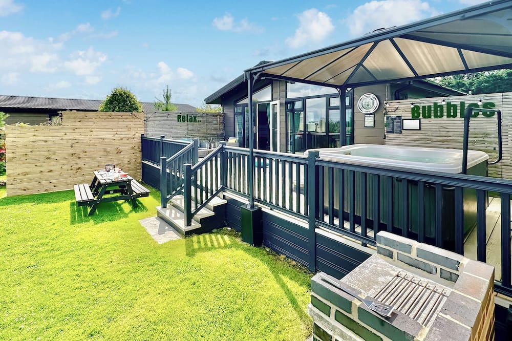 Raywell Ski Chalet | 2 bedroom accommodation in Raywell, Beverley