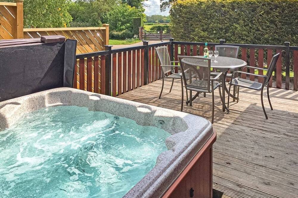 Scawton Ski Chalet | 2 bedroom accommodation in Easingwold