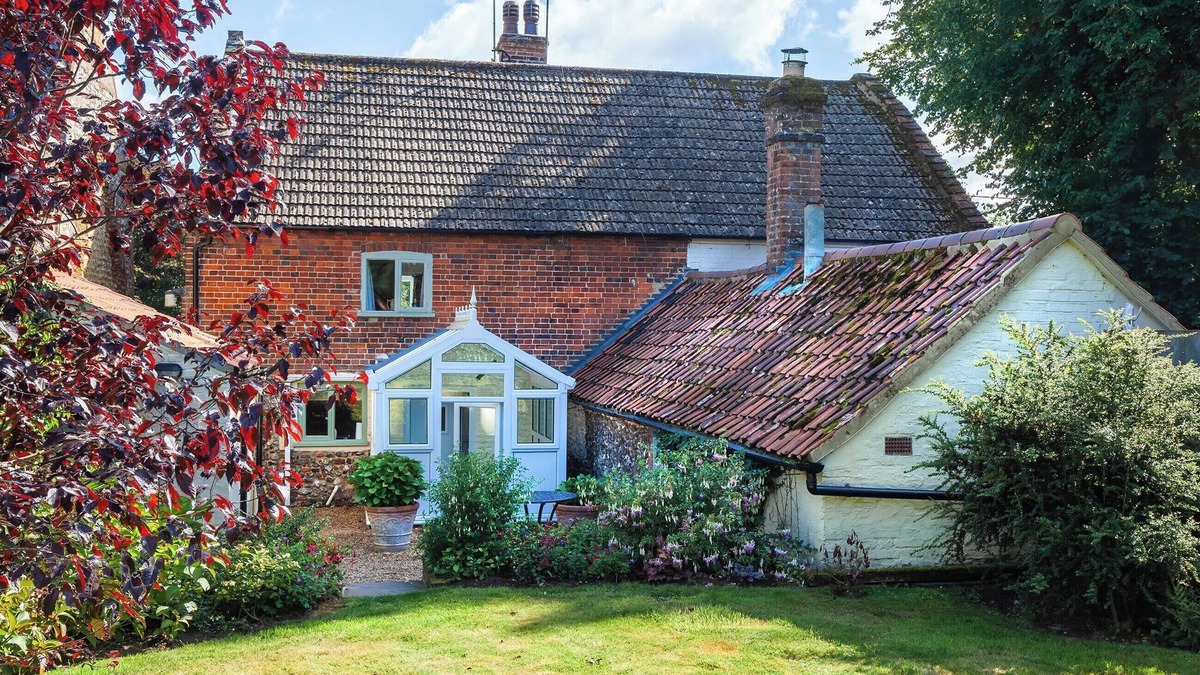 Docking Cottage | 2 bedroom accommodation in Docking, near Hunstanton