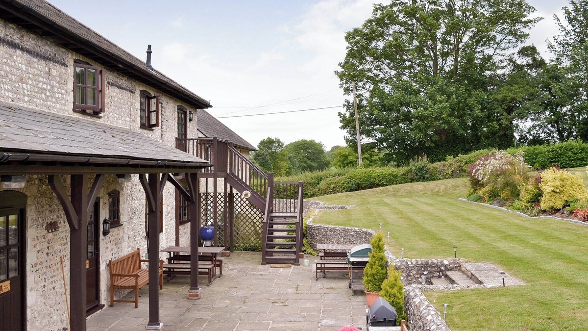 East Meon Cottage | 2 bedroom accommodation in East Meon, Petersfield