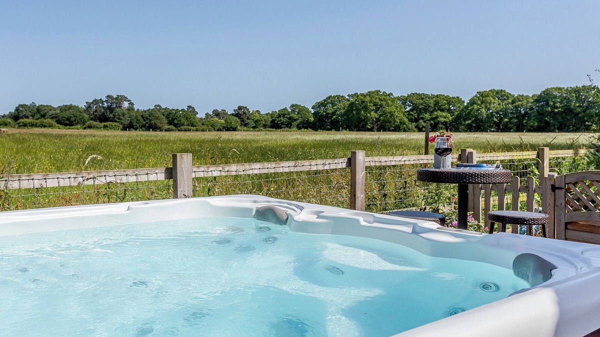 Watersfield Cottage | 2 bedroom accommodation in Bury Gate, near Pulborough