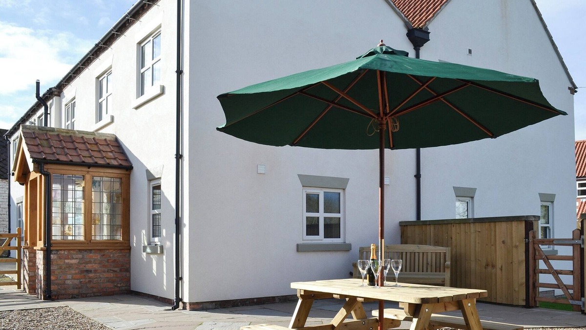 Folkton Cottage | 2 bedroom accommodation in Flixton, near Filey