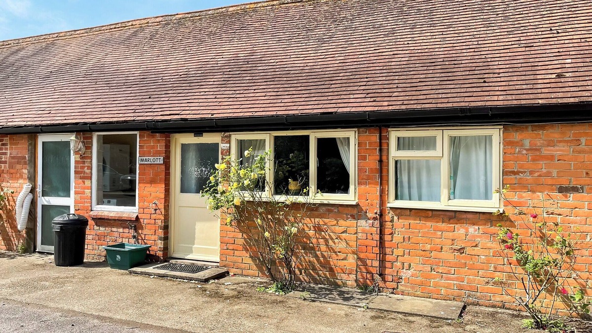 Hartgrove Cottage | 2 bedroom accommodation in East Orchard, near Shaftesbury