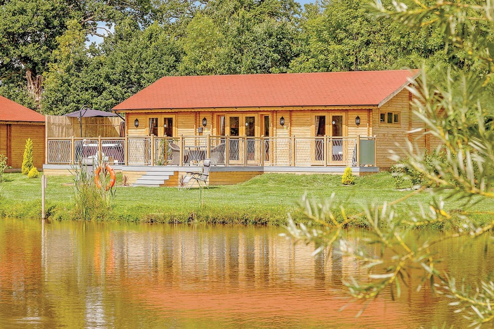 Welsh Frankton Ski Chalet | 2 bedroom accommodation in Ellesmere