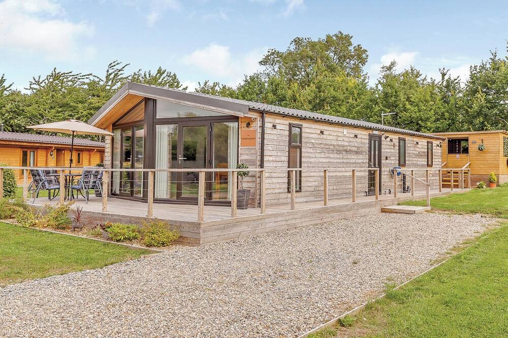 Welsh Frankton Ski Chalet | 2 bedroom accommodation in Ellesmere