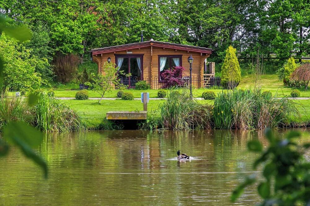 Welsh Frankton Ski Chalet | 2 bedroom accommodation in Ellesmere
