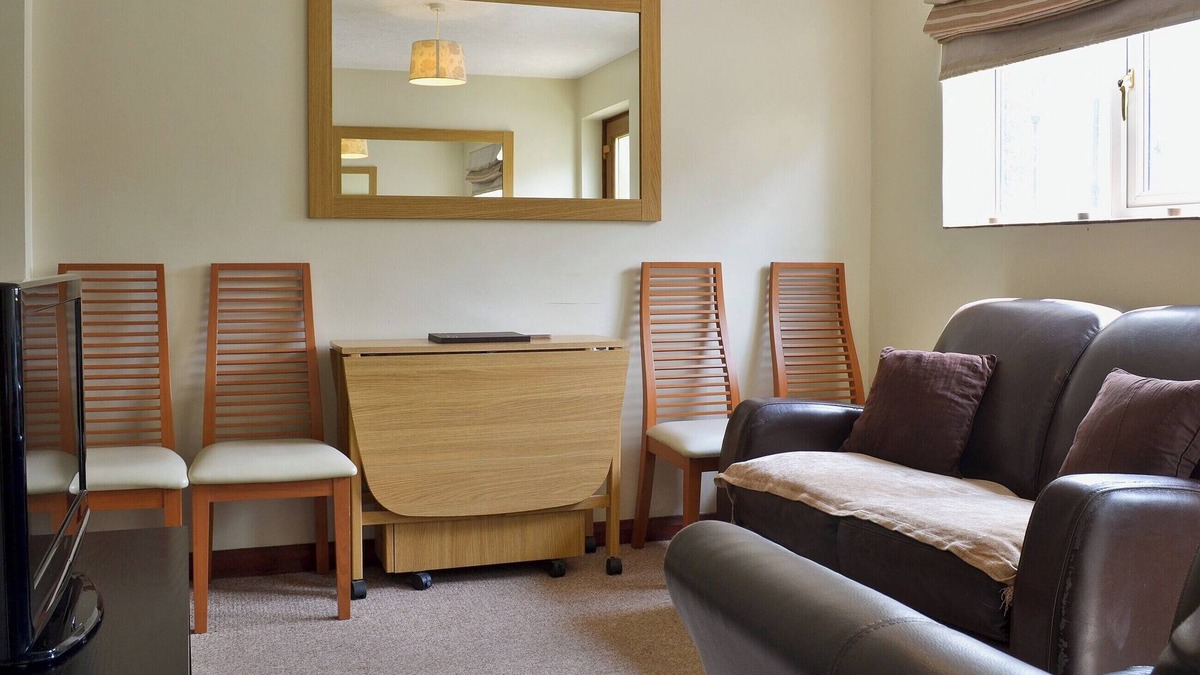 East Huntspill Cottage | 2 bedroom accommodation in East Huntspill, near Highbridge