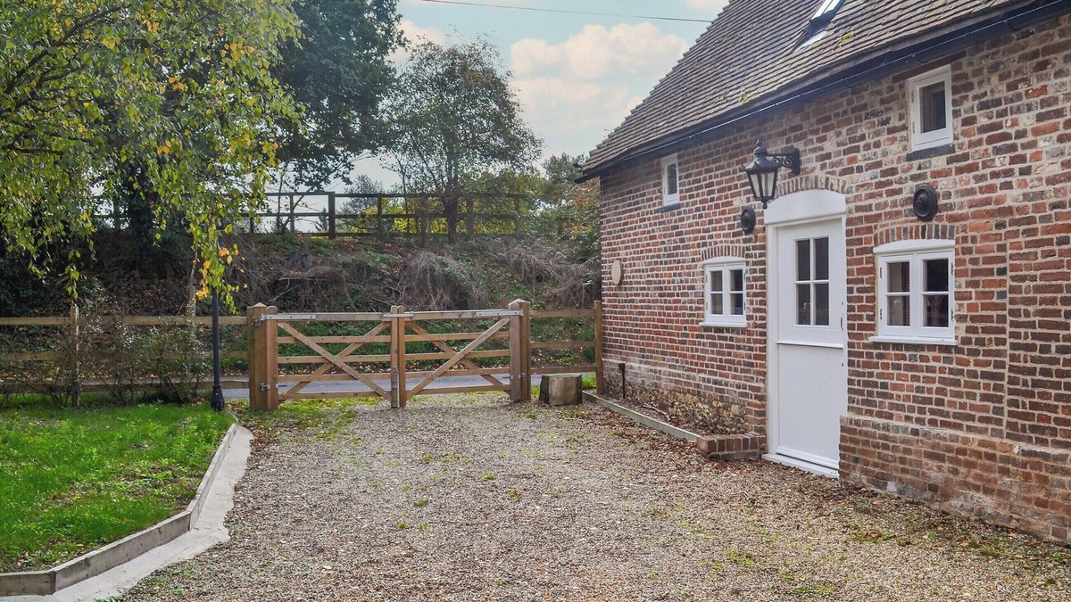 Ashford Cottage | 2 bedroom accommodation in Hothfield