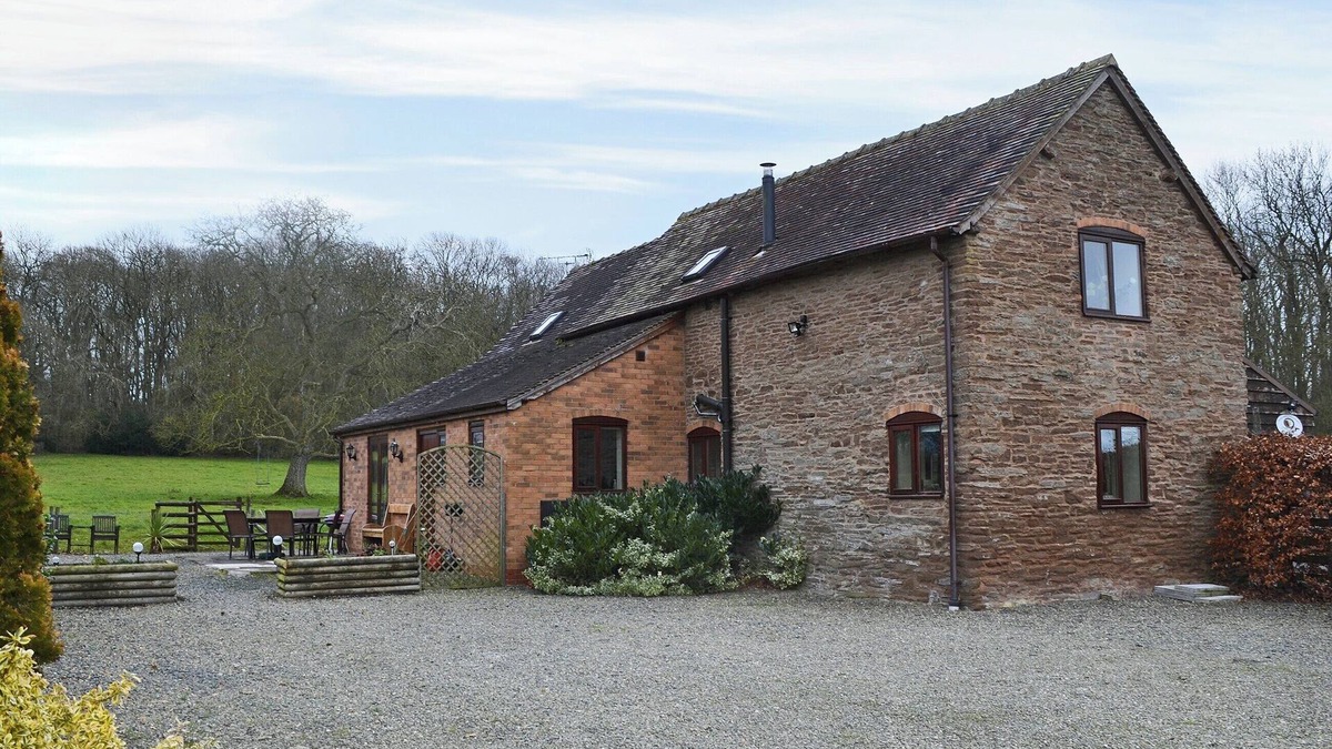Leominster Cottage | 2 bedroom accommodation in Middleton-on-the-Hill, near Leominster
