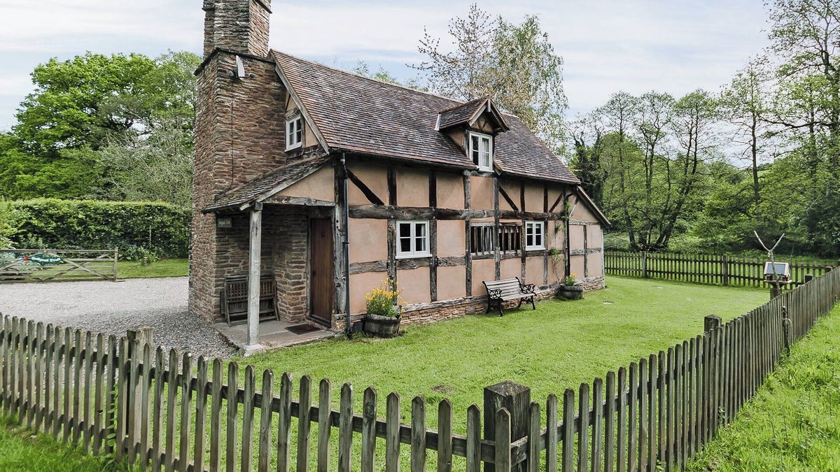 Leominster Cottage | 2 bedroom accommodation in Stoke Prior, near Leominster