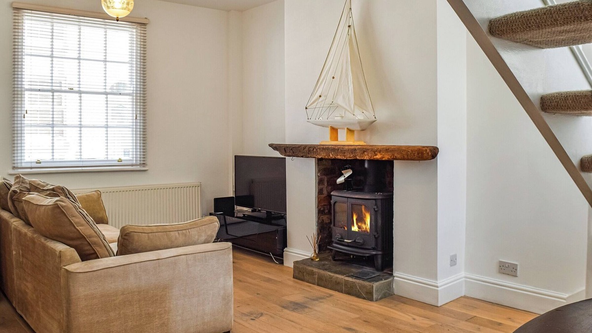 Waterloo Cottage | 2 bedroom accommodation in Crosby, near Liverpool