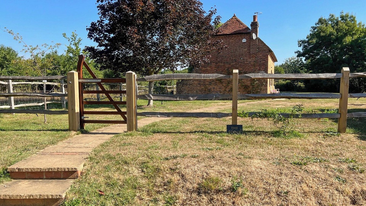 Thakeham Cottage | 2 bedroom accommodation in Goose Green, Pulborough