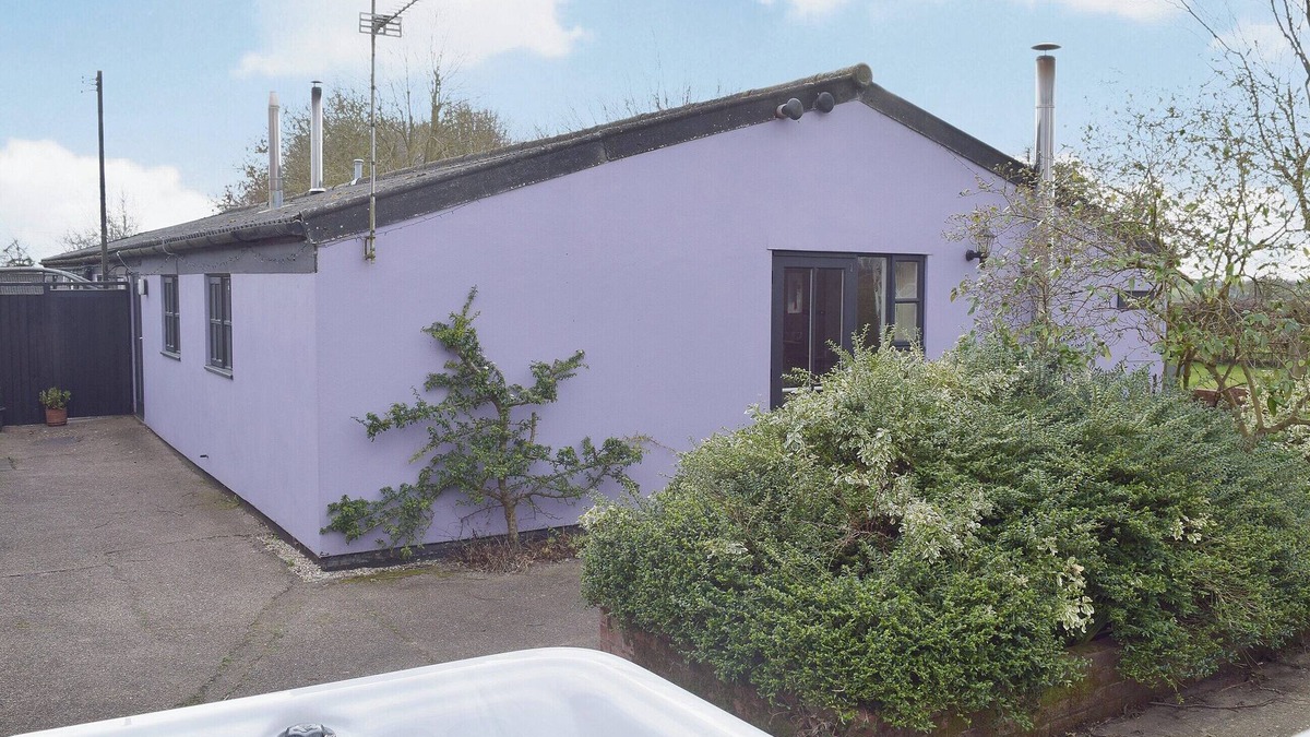 Monk Soham Cottage | 2 bedroom accommodation in Debenham, near Framlingham