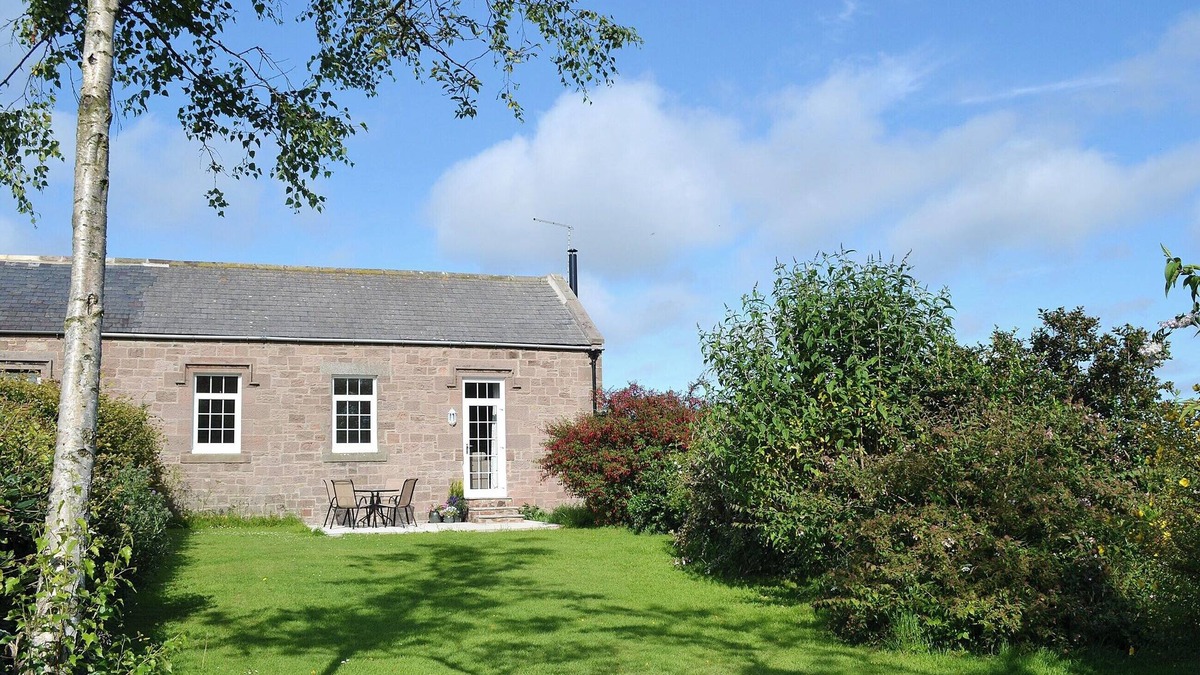 Chathill Cottage | 2 bedroom accommodation in Tynely, near Beadnell