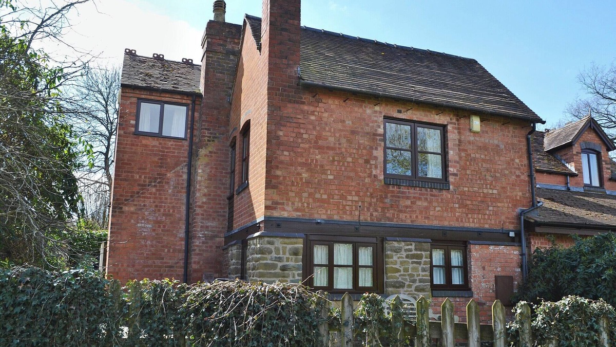 Clows Top Cottage | 2 bedroom accommodation in Wyre Forest, near Bewdley