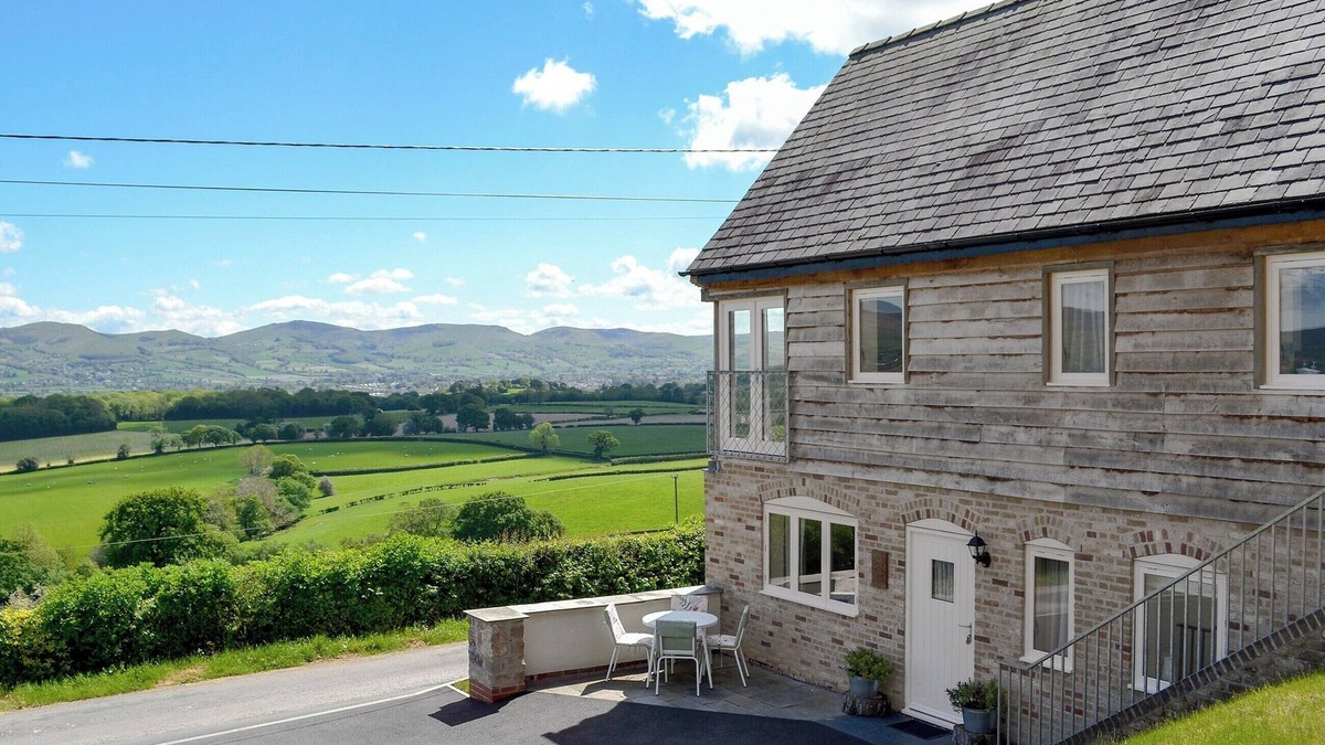 Llanychan Cottage | 2 bedroom accommodation in Llanrhaeadr, near Denbigh