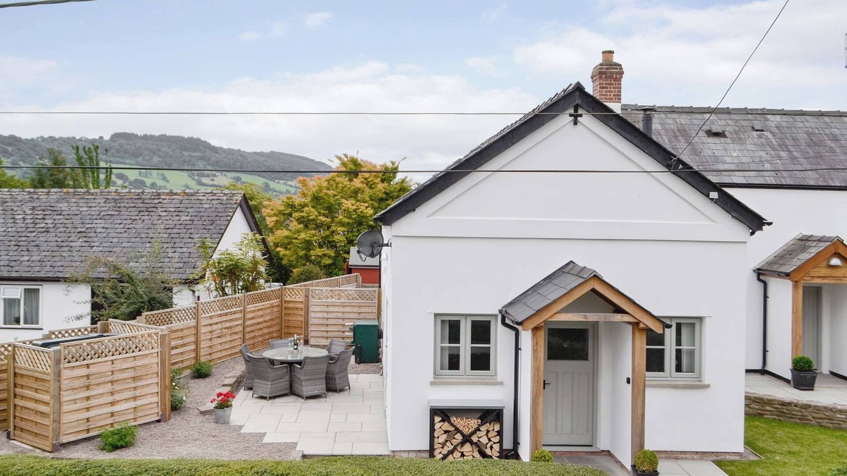 Longtown Cottage | 2 bedroom accommodation in Grosmont, near Abergavenny