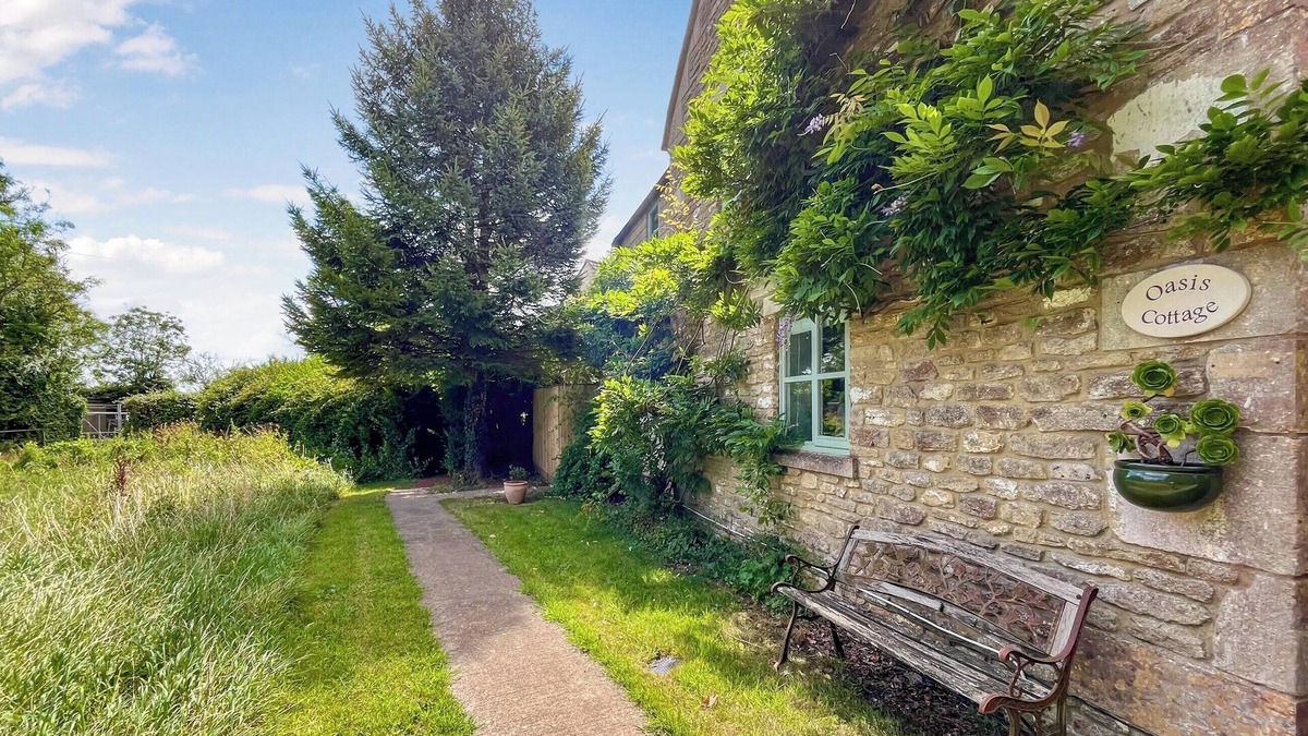 Broughton Gifford Cottage | 2 bedroom accommodation in Broughton Gifford, near Melksham