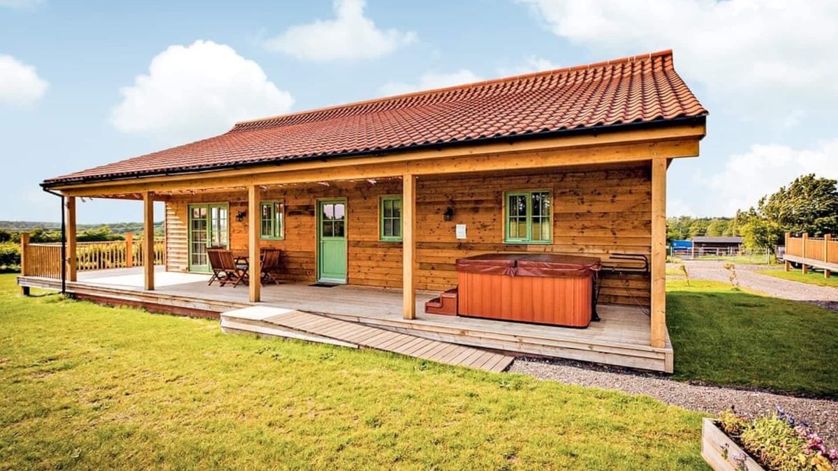 Palgrave Ski Chalet | 2 bedroom accommodation in Palgrave, Diss