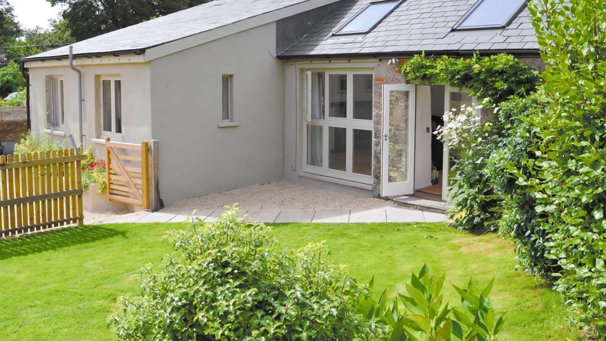 Stackpole Cottage | 2 bedroom accommodation in Valast Hill, near Stackpole