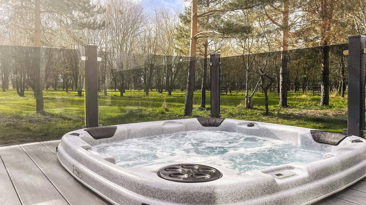 Pershore Ski Chalet | 2 bedroom accommodation in Pershore