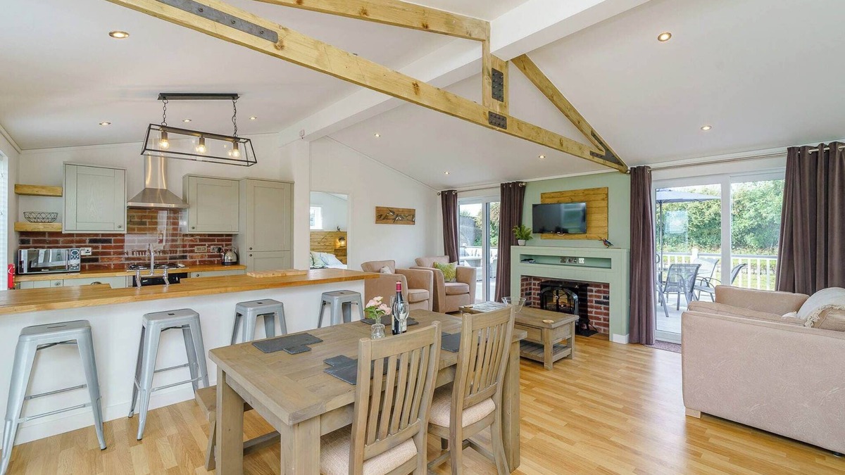 Ellesmere Ski Chalet | 2 bedroom accommodation in Tetchill