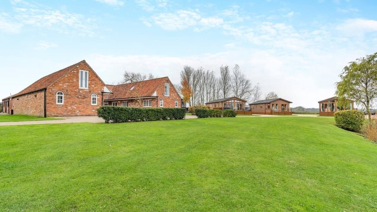 Aubourn Ski Chalet | 2 bedroom accommodation in Swinethorpe, Nr Lincoln
