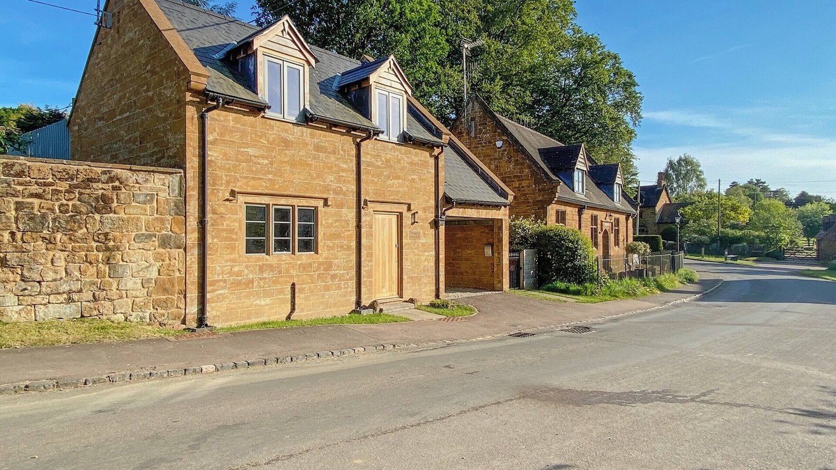 Banbury Cottage | 2 bedroom accommodation in Farnborough, near Banbury