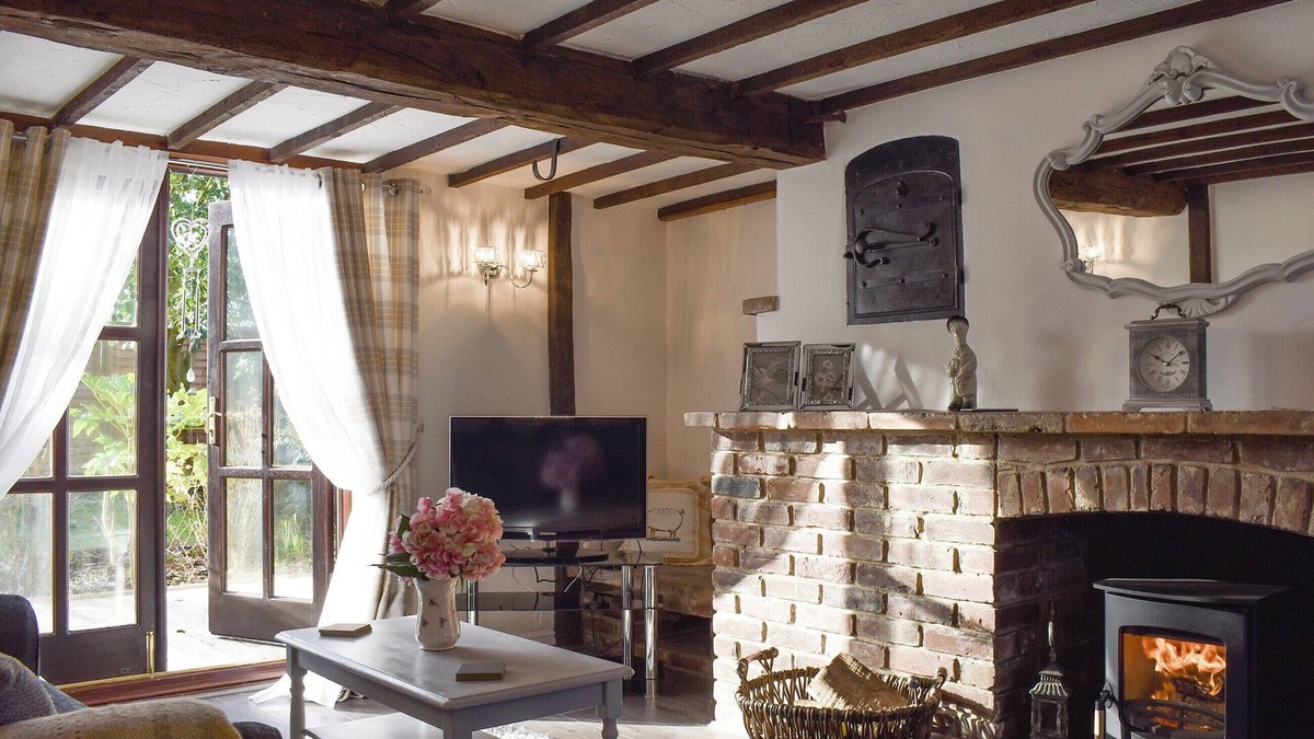 Geldeston Cottage | 2 bedroom accommodation in Geldeston, near Beccles