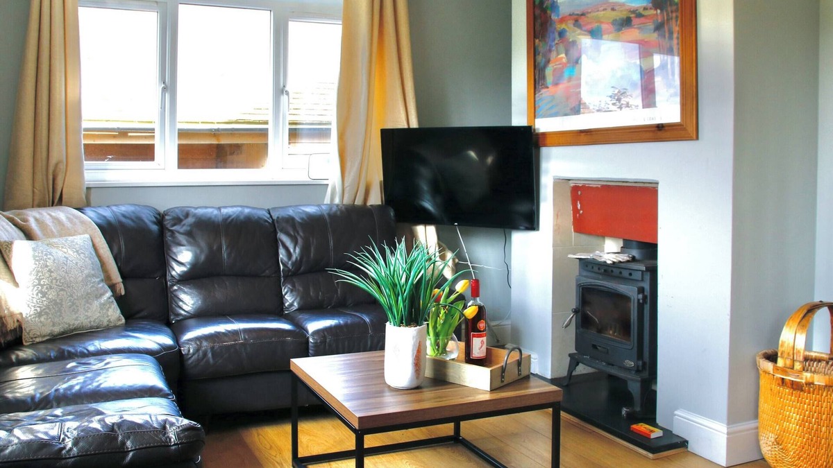 Binsted Cottage | 2 bedroom accommodation in Blacknest, near Alton