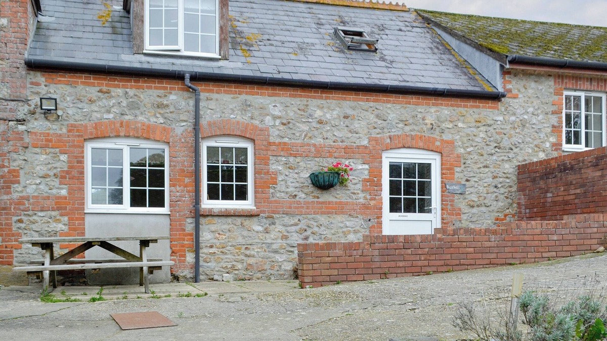 Bridport Cottage | 2 bedroom accommodation in Wootton Fitzpaine, near Charmouth