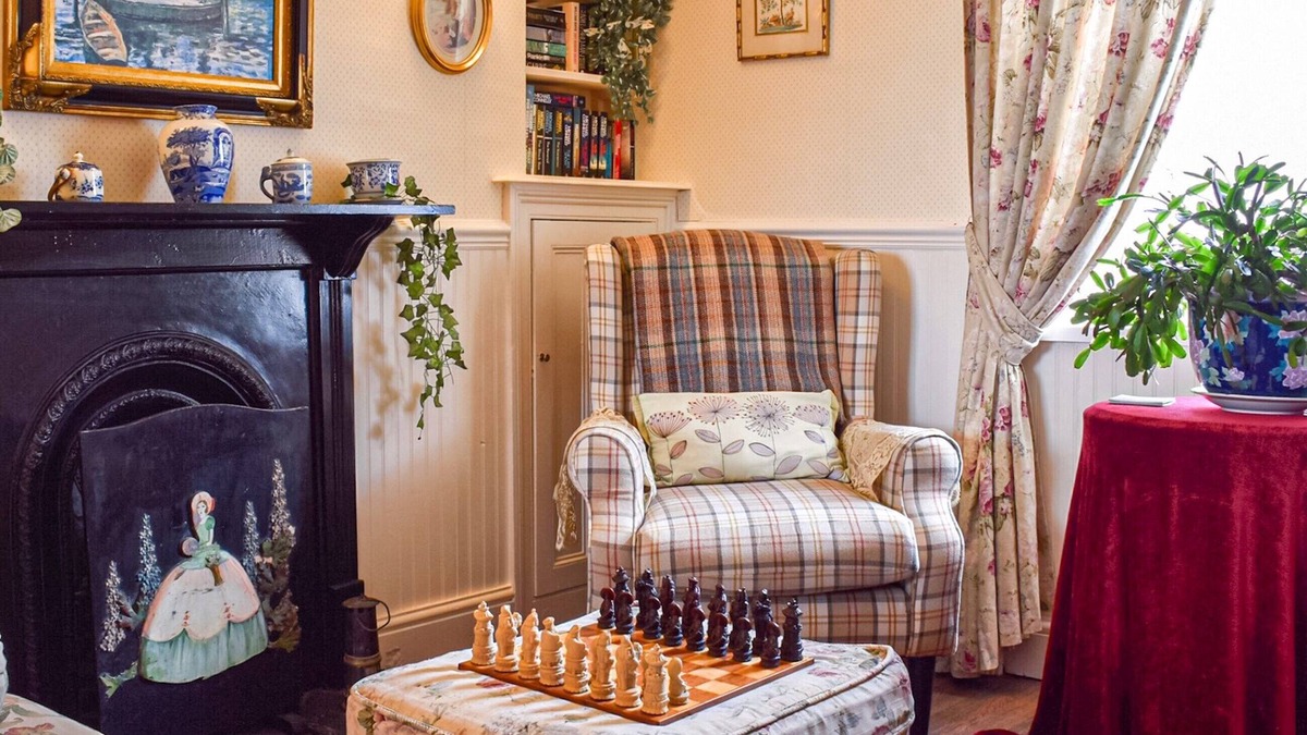 Treharris Cottage | 2 bedroom accommodation in Quakers Yard, near Treharris