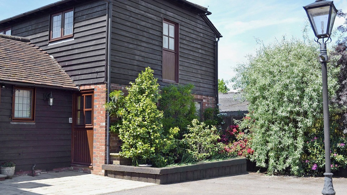 Cowbeech Cottage | 2 bedroom accommodation in Herstmonceux, near Hailsham