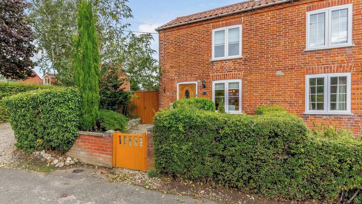 Bintree Cottage | 2 bedroom accommodation in Bintree, near Melton Constable