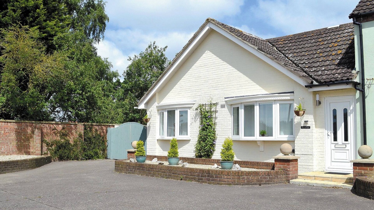 Sculthorpe Cottage | 2 bedroom accommodation in Sculthorpe, near Fakenham
