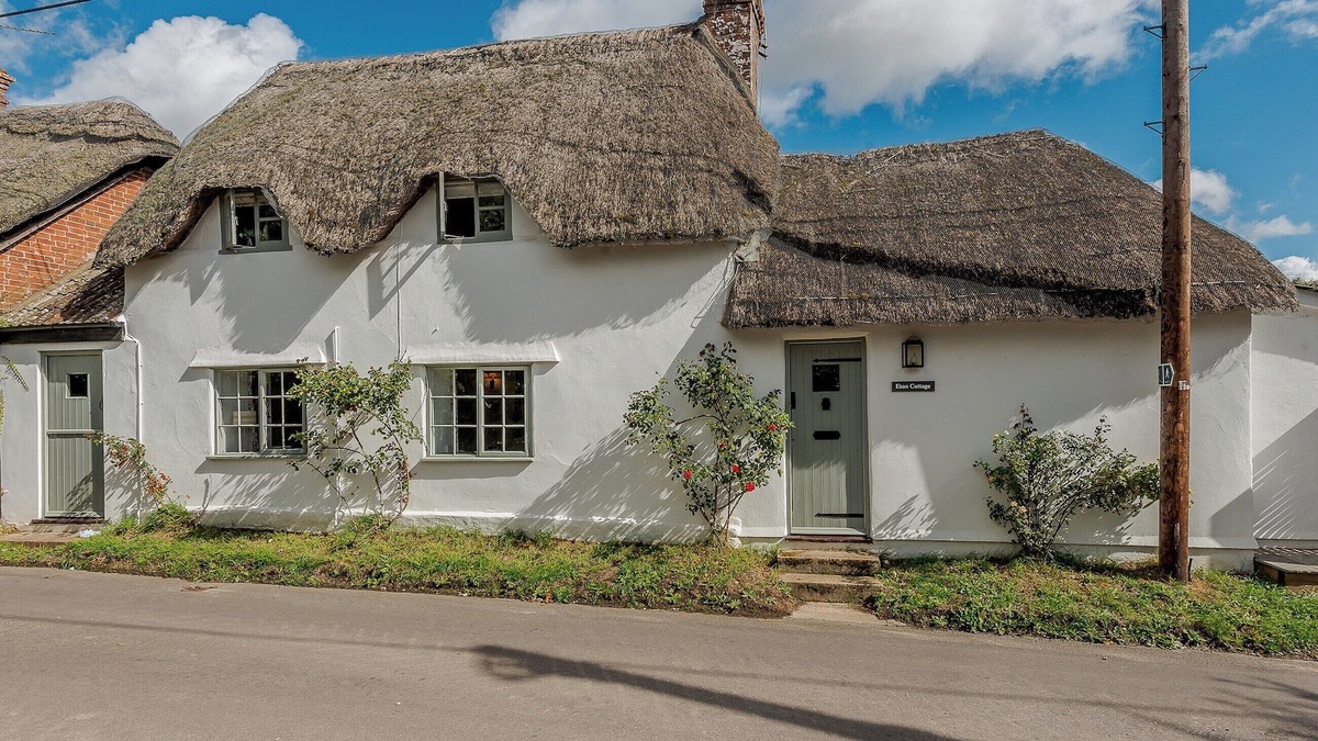 East Woodyates Cottage | 2 bedroom accommodation in Farnham