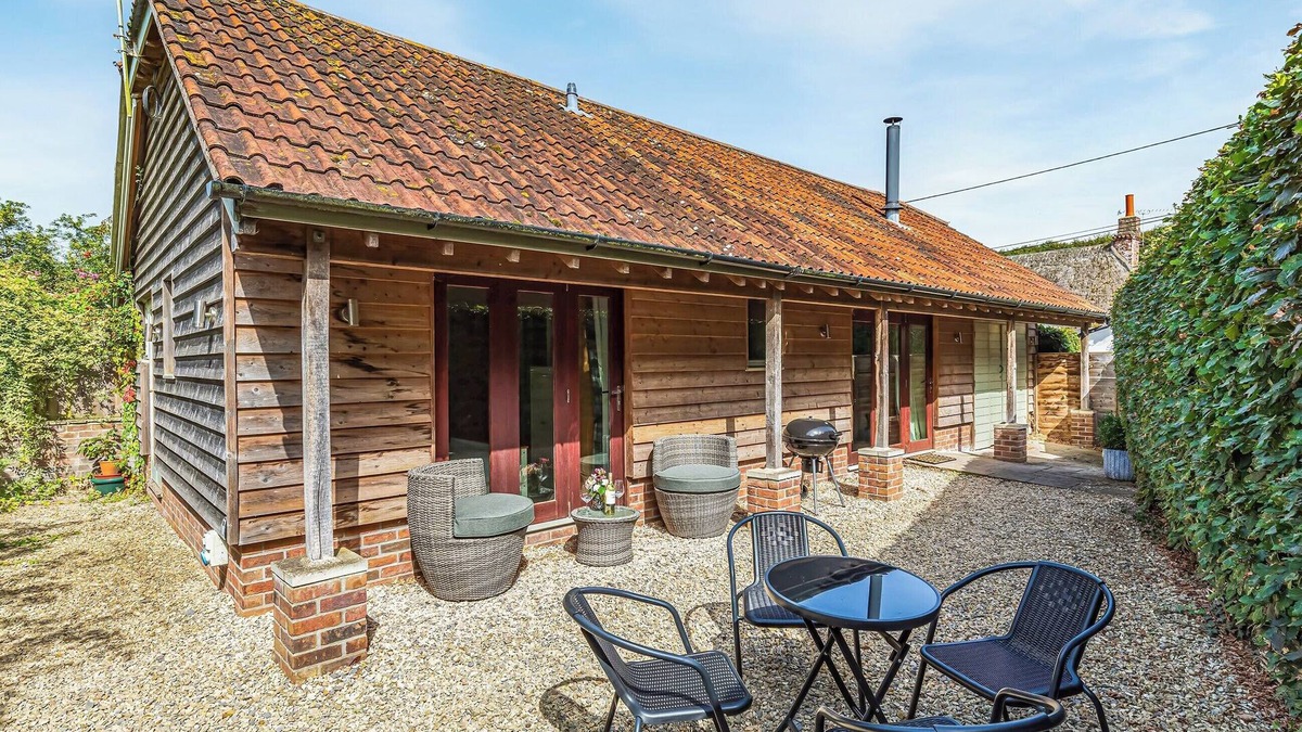East Woodyates Cottage | 2 bedroom accommodation in Farnham