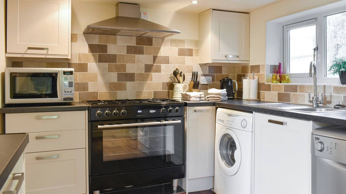 Kilmory Cottage | 2 bedroom accommodation in Whiting Bay, Isle of Arran