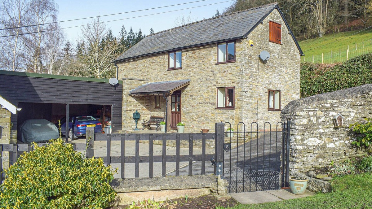 Kington Cottage | 2 bedroom accommodation in Stanner, near Kington