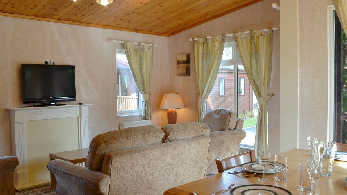 Dinnet Cottage | 2 bedroom accommodation in Dinnet, near Ballater