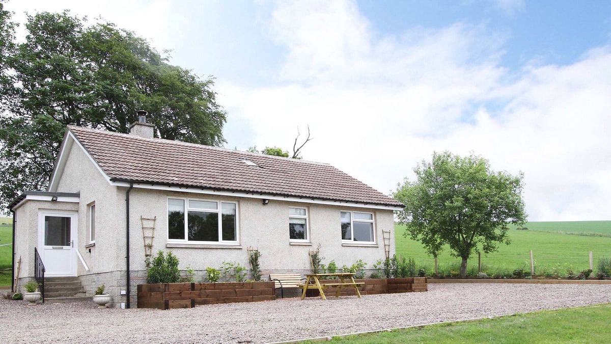 Alford Cottage | 2 bedroom accommodation in Glenkindie, near Alford