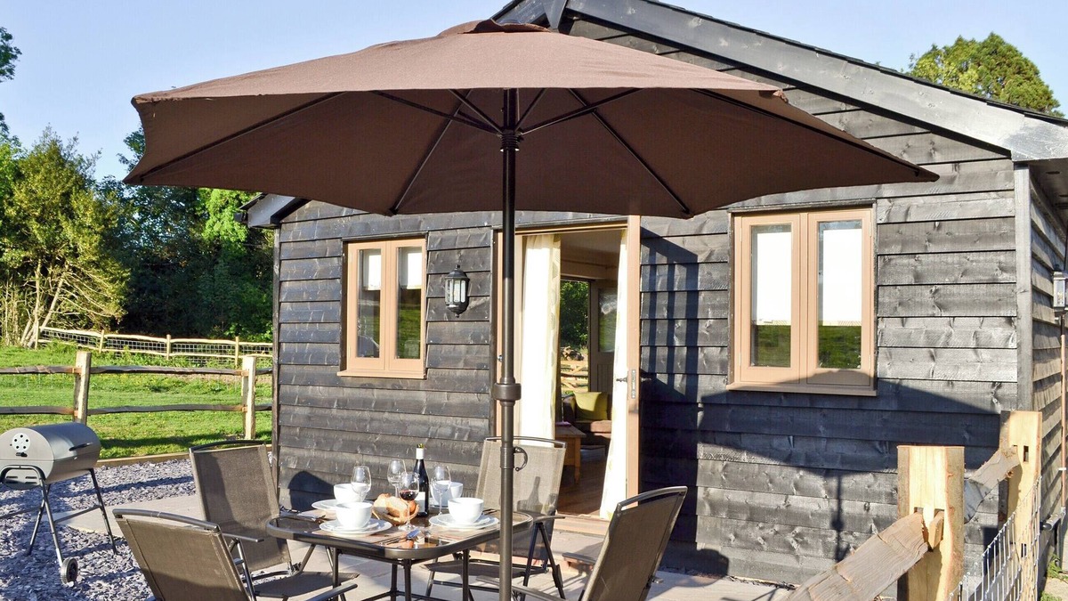 Battle Cottage | 2 bedroom accommodation in Whatlington, near Battle