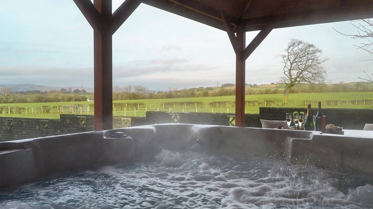 Beith Cottage | 2 bedroom accommodation in Gateside, near Beith