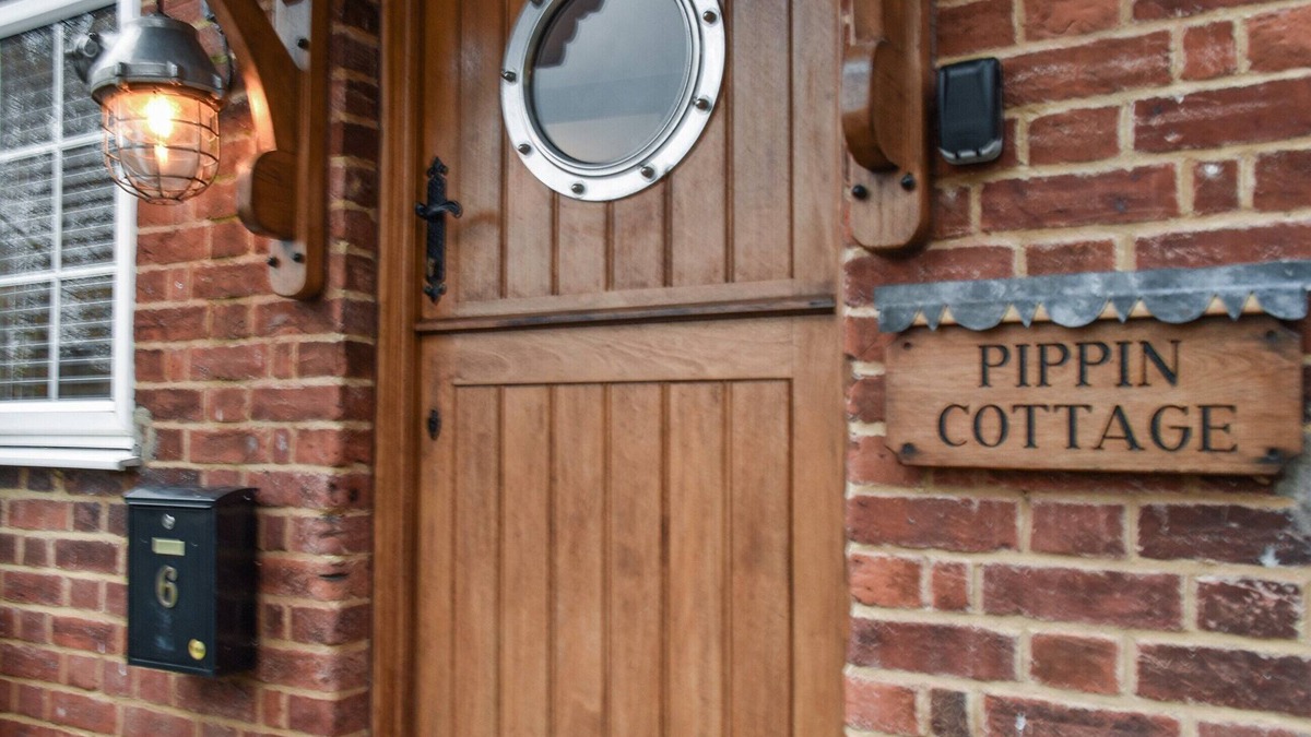 Bures Cottage | 2 bedroom accommodation in Bures